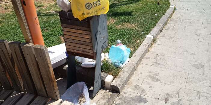 Kent Park her gün temizleniyor, vatandaşlara duyarlılık çağrısı