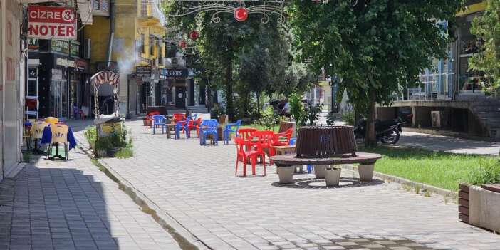 Cizre 49 dereceyi gördü: Sıcaklar hayatı durdurdu