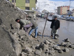 Kar suları esnafı tedirgin ediyor