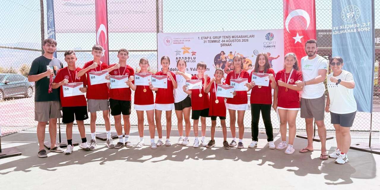 Hakkâri'nin Tenis takımları namağlup yarı finalde