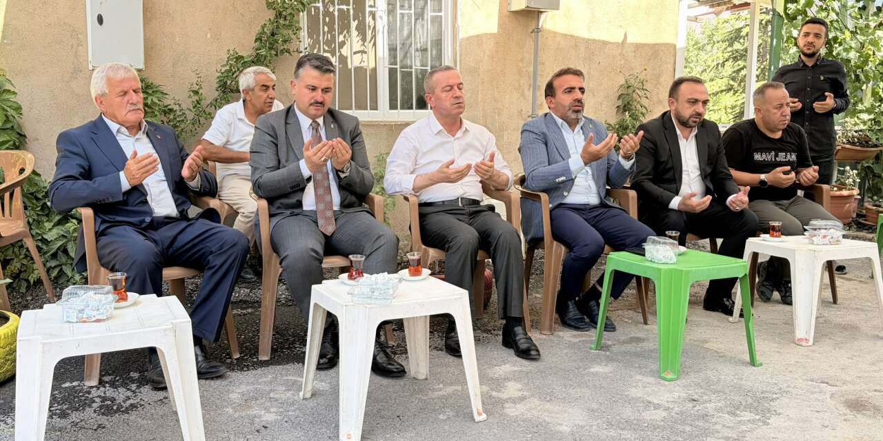 AK Parti Hakkari Teşkilatından taziye ziyareti