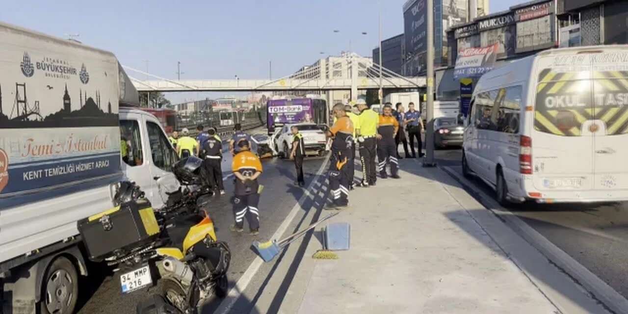 Otomobil İETT otobüsü çarpıştı 3 kişi hayatını kaybetti