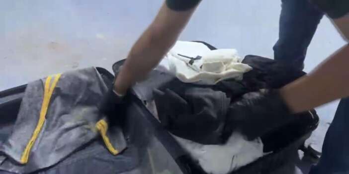 Kıyafetlere emdirilmiş 7 kilo metamfetamin ele geçirildi