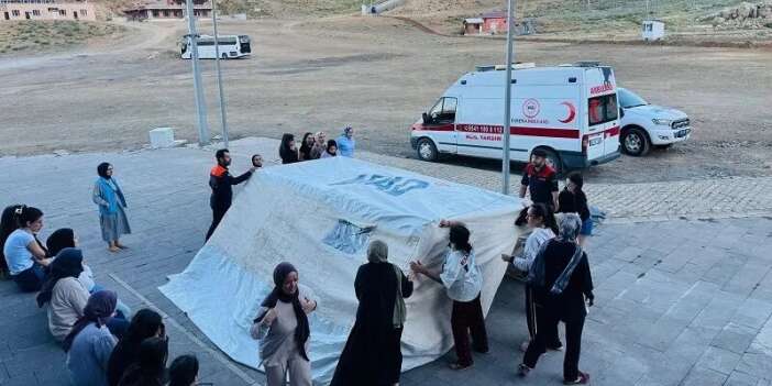 Hakkâri'de Gençlere AFAD'dan Afet Bilinci ve çadır kurulumu eğitimi