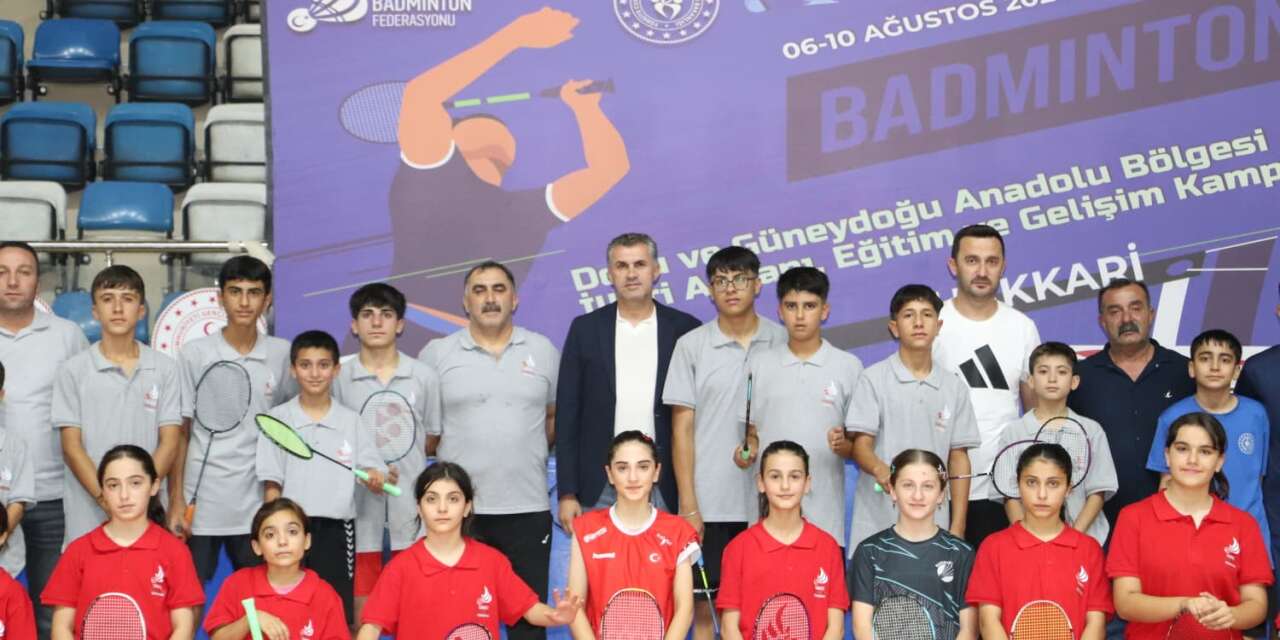 Hakkari'de Bölgesel Badminton kampı başladı