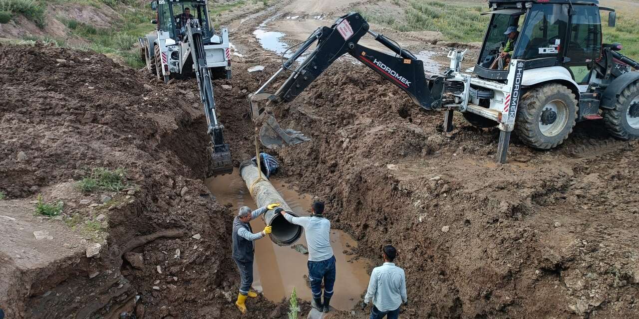 Hakkari'de 3 bin 500 rakımda su arızası ile mücadele