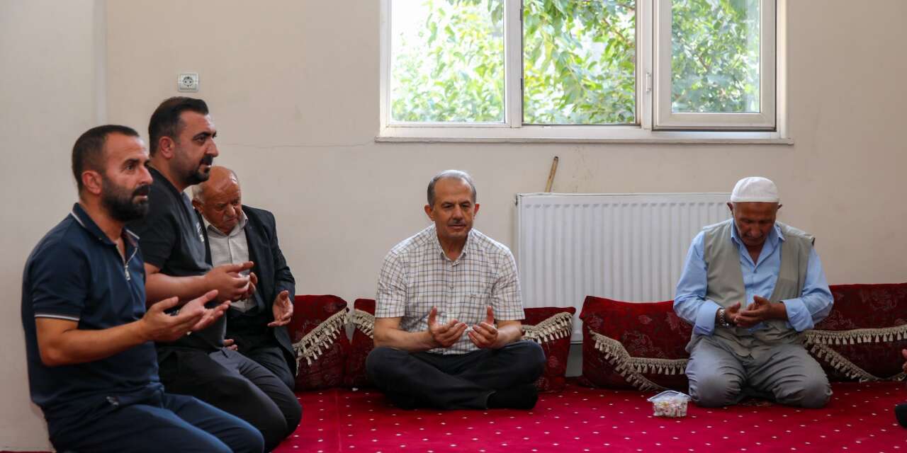 Vali Taşyapan Aydın ve Şahinoğlu Ailelerine taziyesine katıldı
