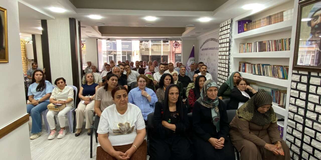 DEM Parti Hakkâri’de yasa gündemini değerlendirdi
