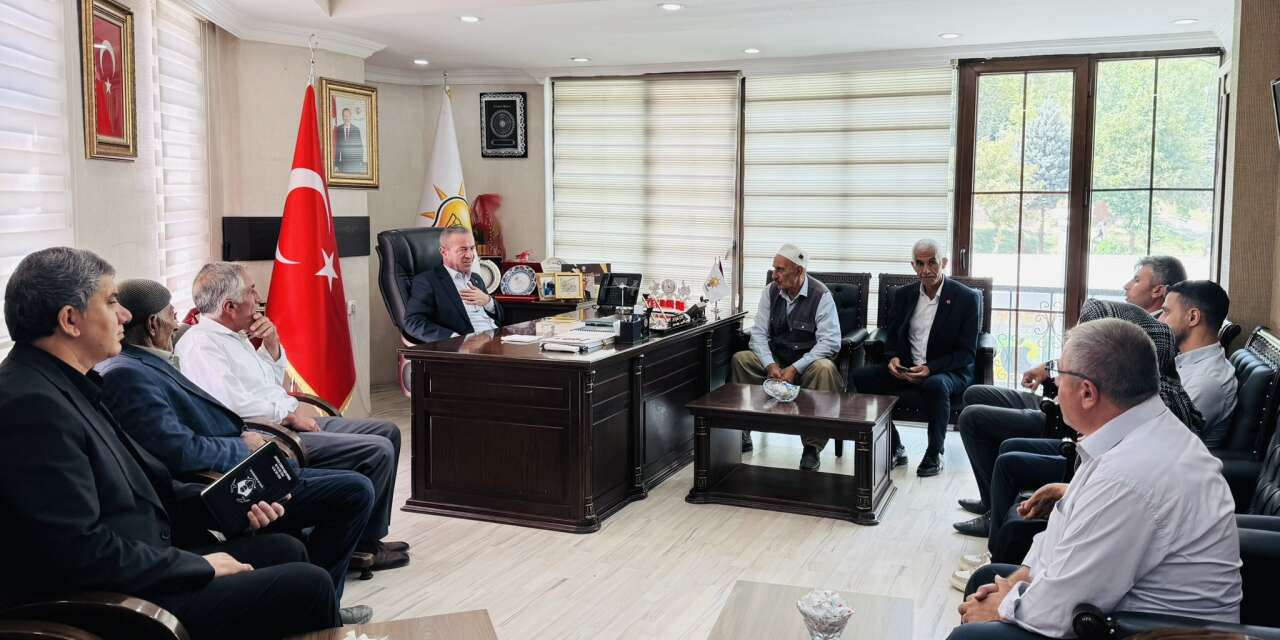 Başkan Kaya, Kaya, Vatandaşların taleplerini dinledi