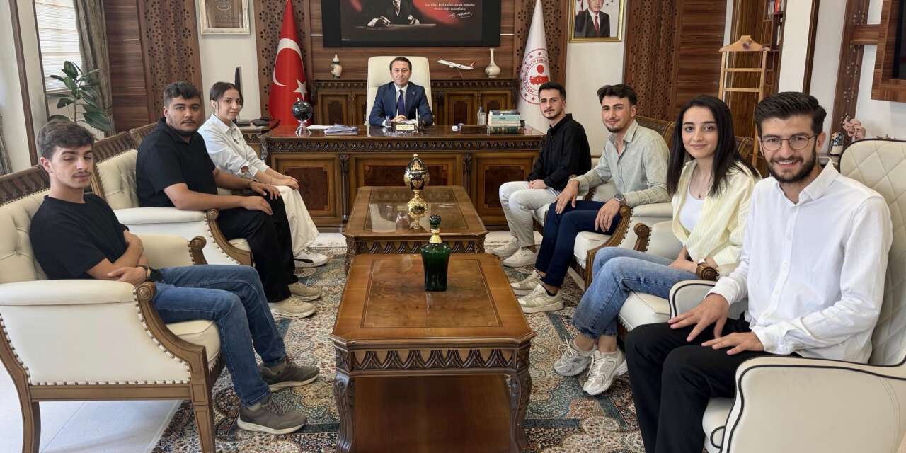 Kaymakam Hülür, başarılı öğrencileri ağırladı