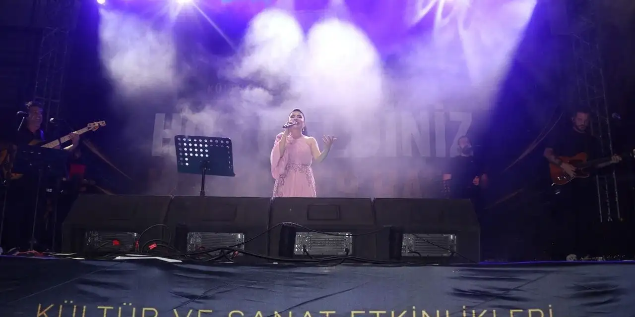 Van'da Rojda coşkusu: Konser alanı doldu taştı