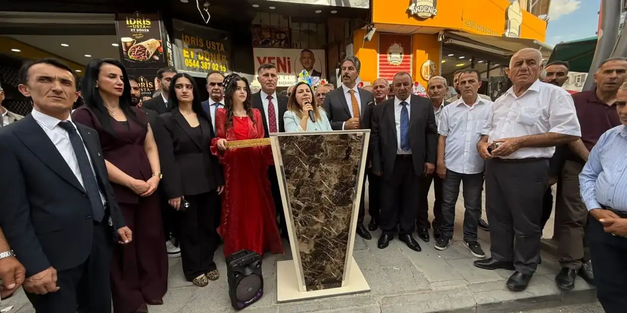 Suzan Çakırbeyli’den Hakkari’de Yeni Dönem Mesajı: “Kara Düzeni Birlikte Değiştireceğiz”