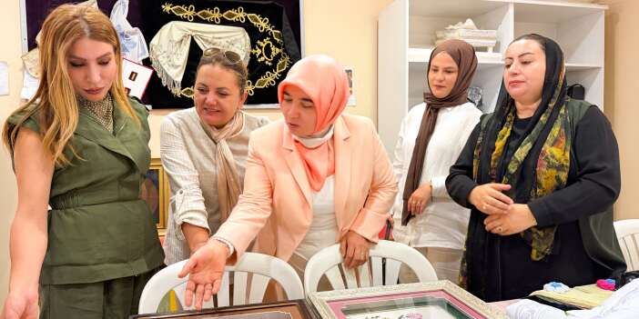 Vali eşi Taşyapan’dan kadın kursiyerlere ziyaret
