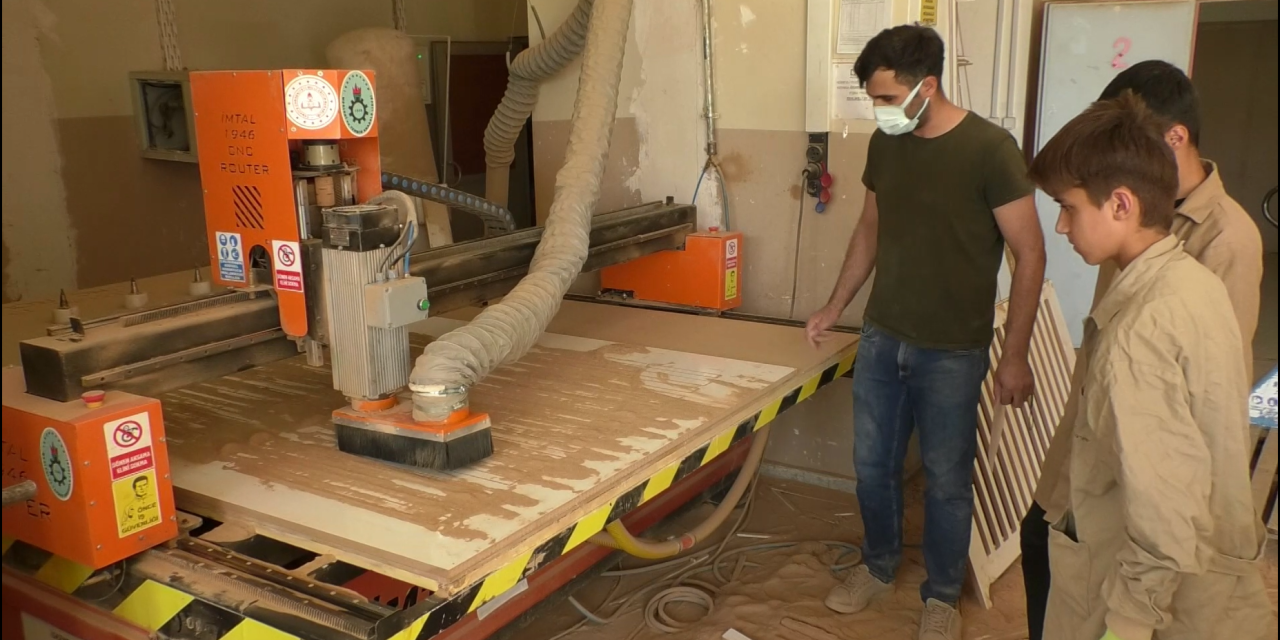 Hakkâri’de öğrenciler tatilde de üretiyor