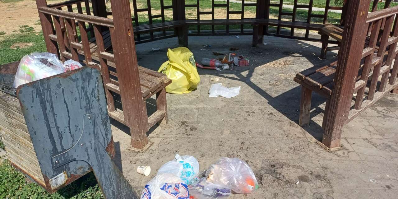 Belediye temizliyor, vatandaş kirletiyor