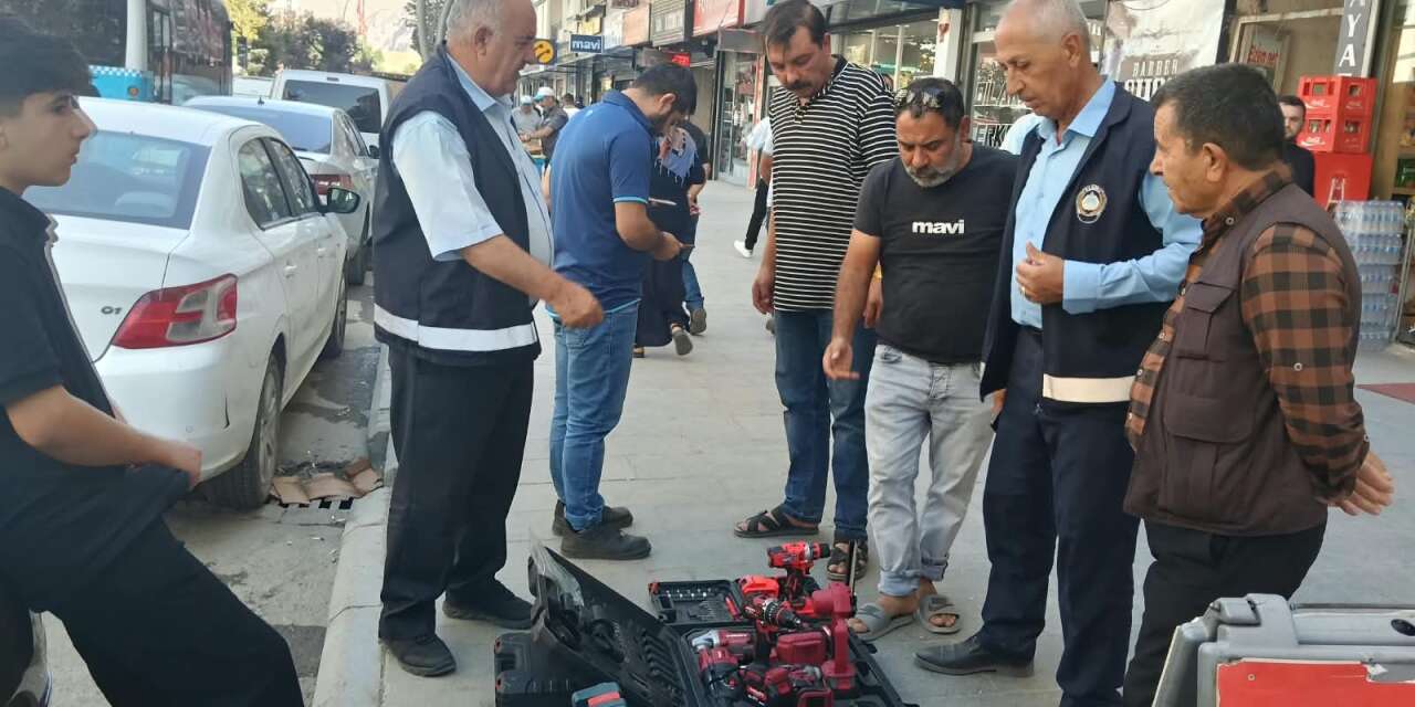 Hakkari’de seyyar satıcılara Zabıta müdahalesi
