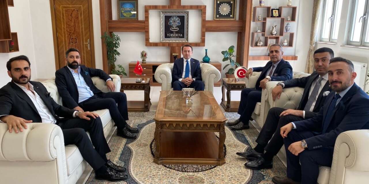 Hakkâri Barosu’ndan kaymakam Hülür’e hayırlı olsun ziyareti