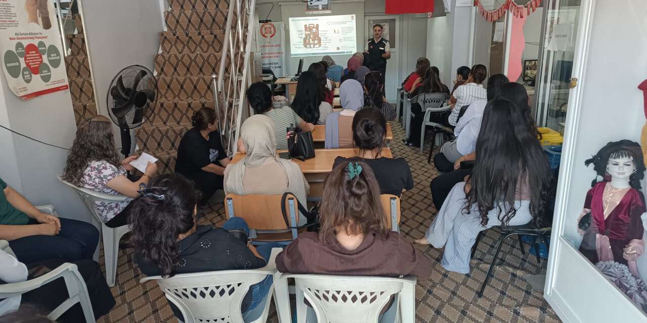 Hakkâri’de ailelere afet bilinci eğitimi verildi