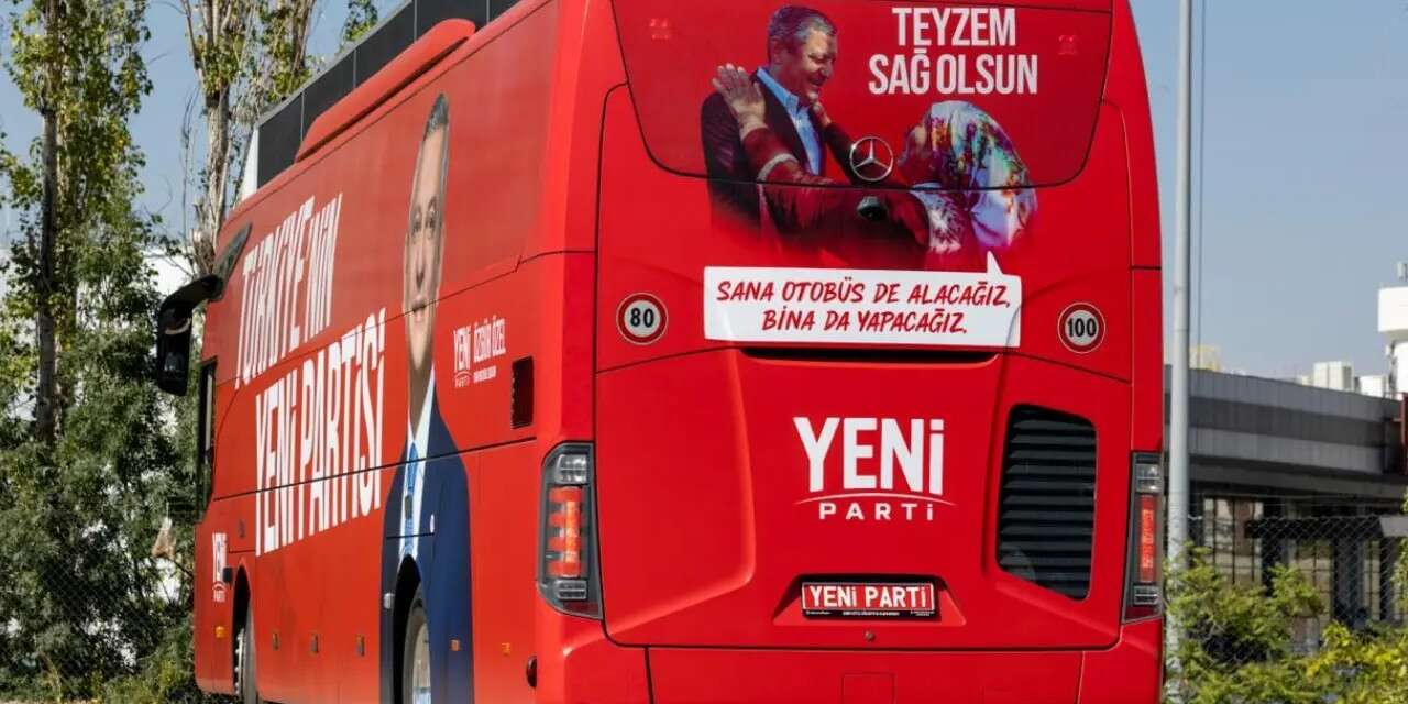 Yeni Parti’nin otobüsü hazır