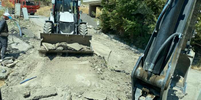 Hakkari’de yollar için yoğun mesai