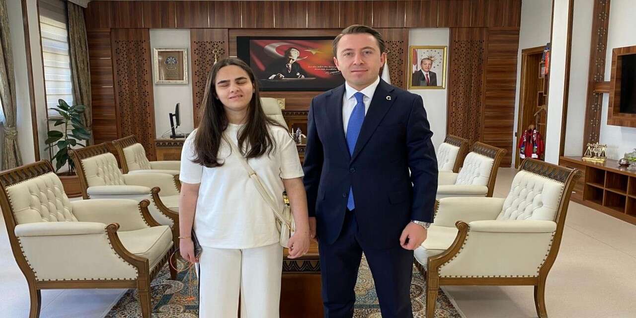 Görme Engelli Beyza Müzik Yeteneğiyle İTÜ’yü kazandı