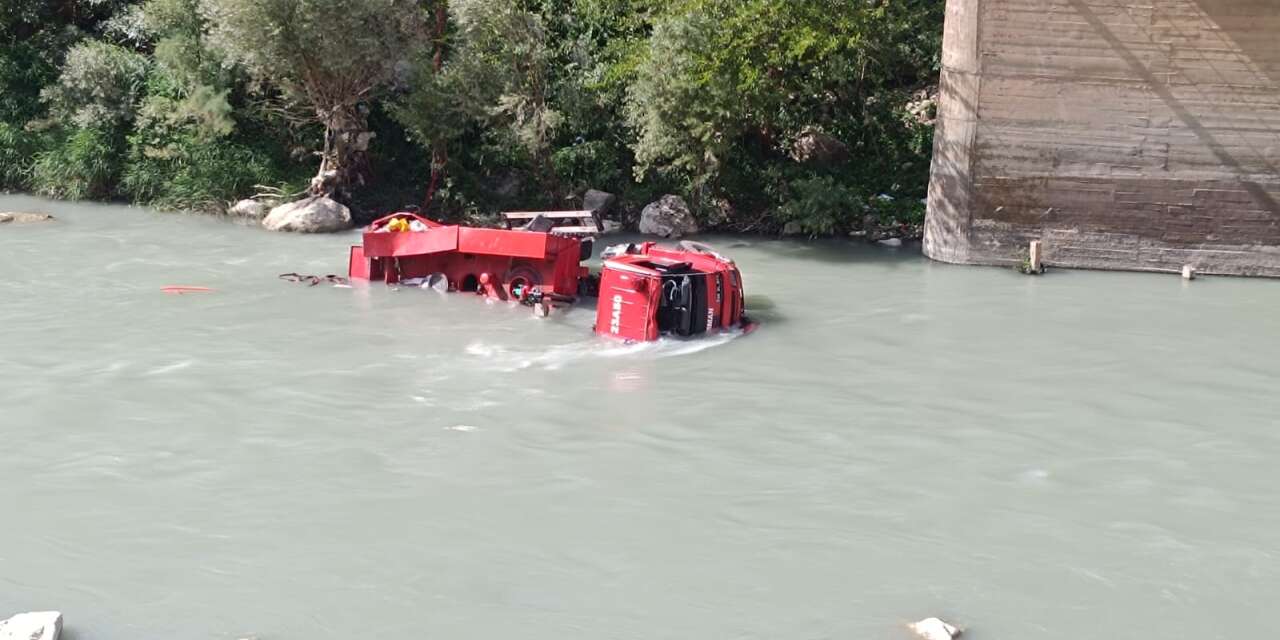 Hakkari Geçimli'de kaza 3 yaralı