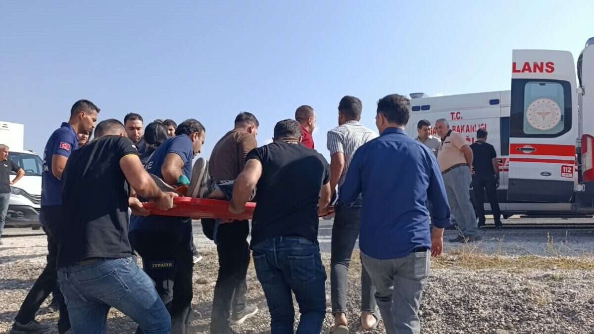 Van’da hafif ticari araç takla attı: 1’i ağır 6 yaralı