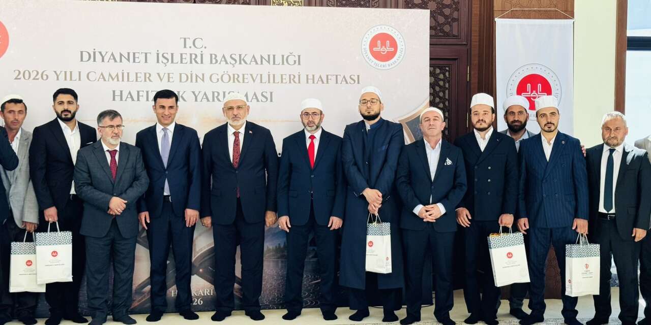 Başkan Kaya, Hafızların Kur’an tilavetine eşlik etti