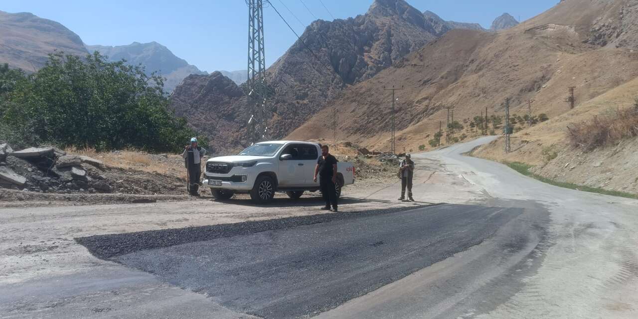 Hakkari Belediyesi ekipleri hafta sonu da sahada