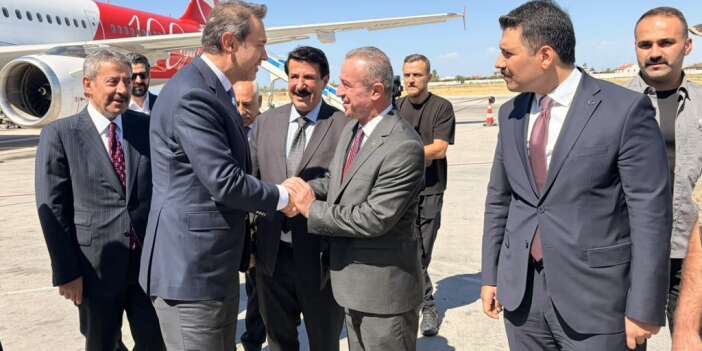 Bakan Bayraktar, Hakkâri ziyareti için Van’a geldi