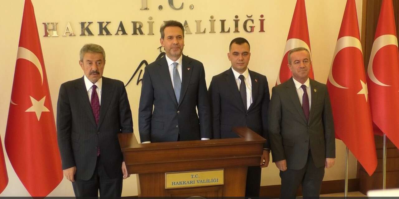 Bakan Bayraktar Hakkari Valiliğini ziyaret etti