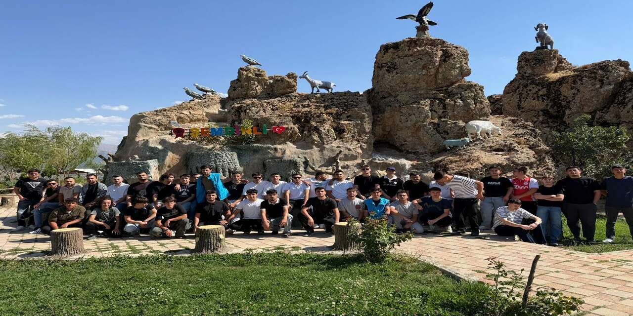 Antalya ve Çankırı’dan gelen gençler Şemdinli’yi gezdi