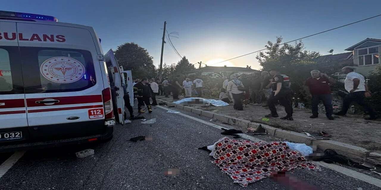 Düzce’de tır ile patpat çarpıştı: 4 ölü, 9 yaralı