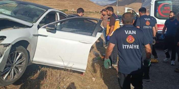 Gevaş'ta otomobil kontrolden çıktı 4 yaralı