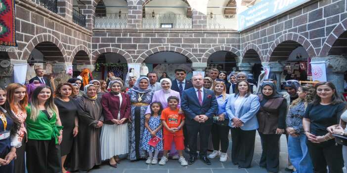 Bakan Göktaş Hakkari'de Aile Yılı Şenligi'ne katıldı