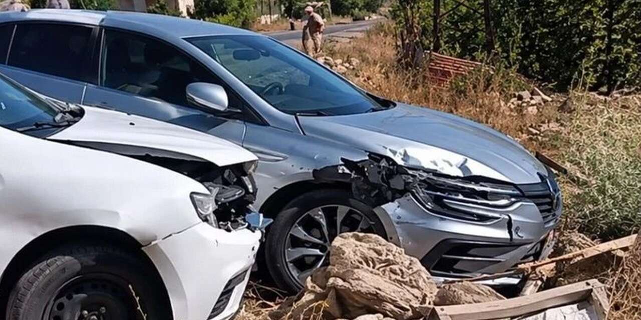 Şemdinli yolunda iki otomobil çarpıştı 1 yaralı