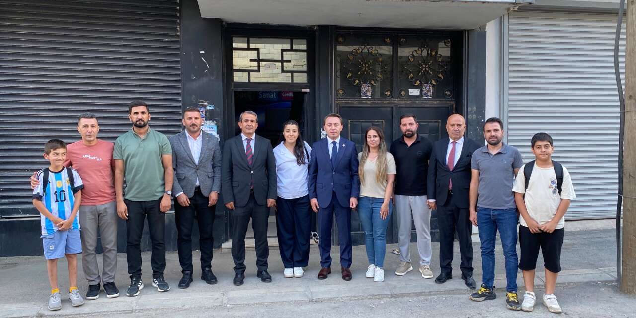 Hülür, Genç Ofis’te kursları inceledi