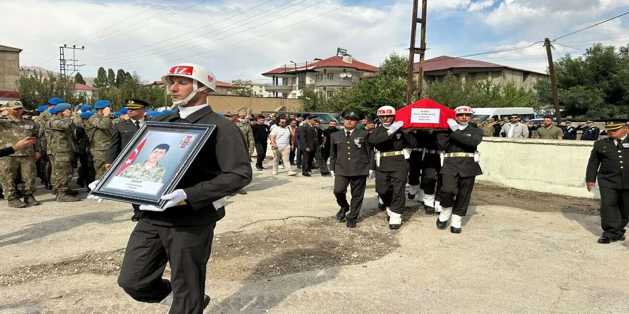 Şehit Ziyar Yüksekova'da toprağa verildi