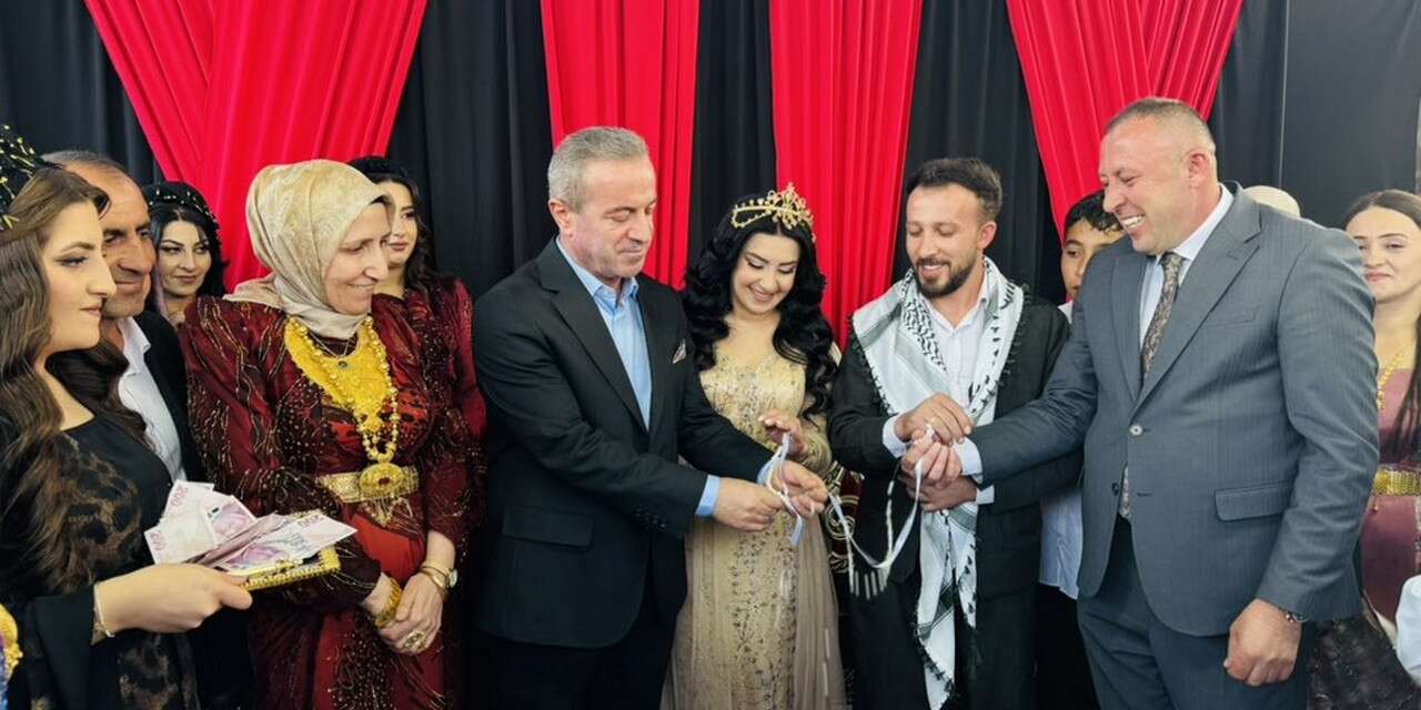 Zeydin Kaya, Berfin ve Sinan’ın nişan ve kına merasimine katıldı