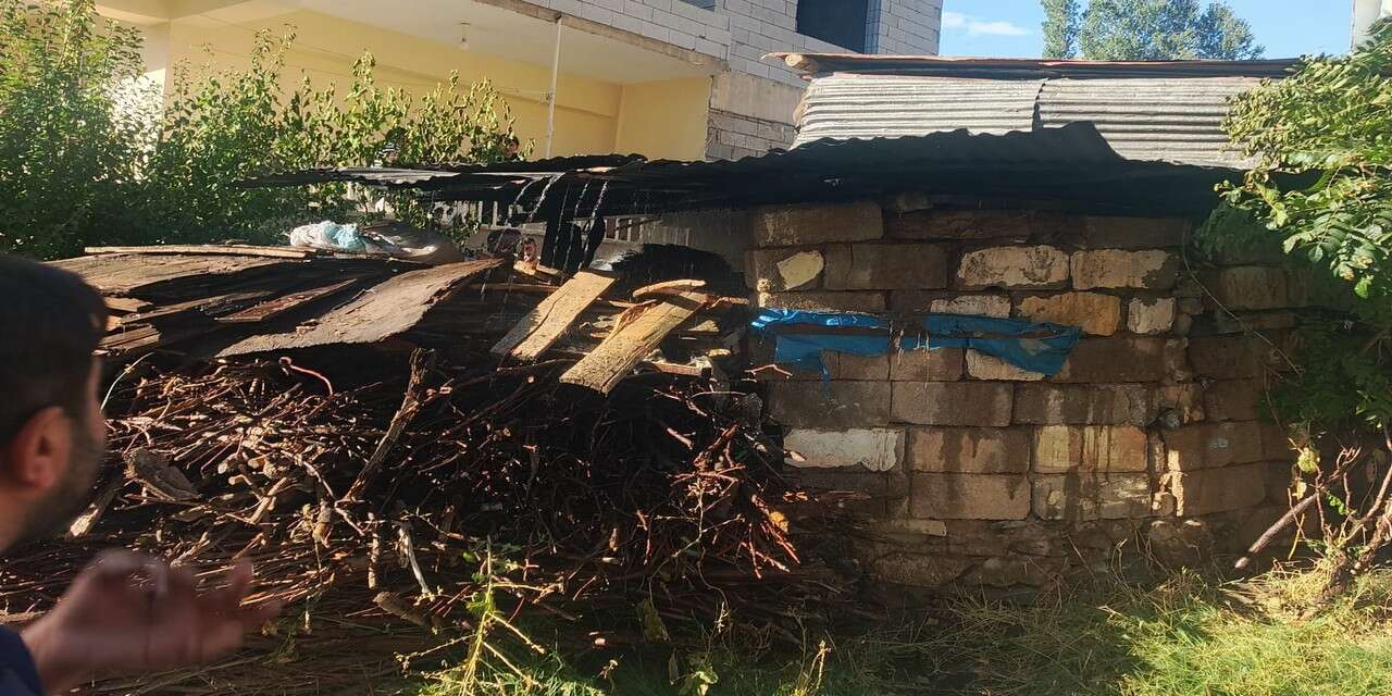 Hakkari itfaiyesi yangına anında müdahale etti