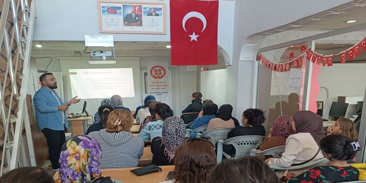 Hakkâri’de Ailelere Okul-Aile iş birliği semineri