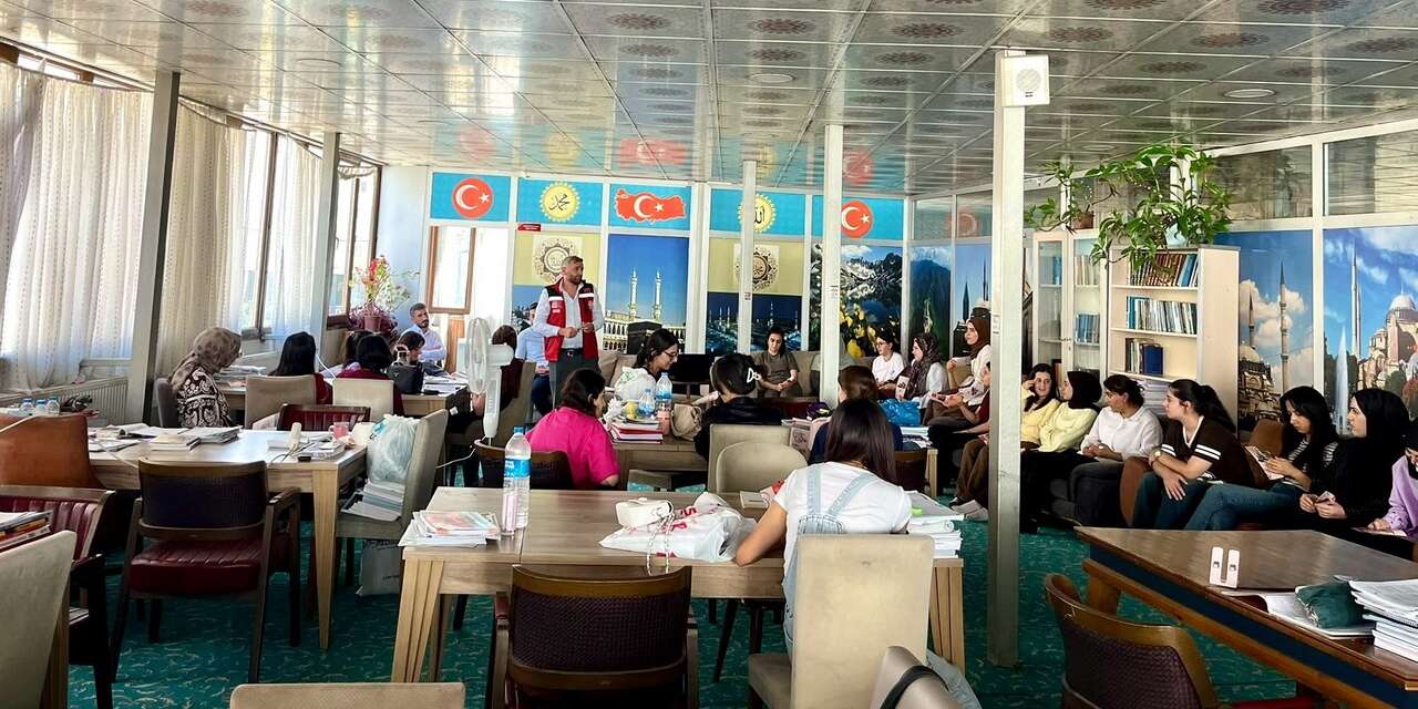 Yüksekova’da Gençlere “Teknoloji Bağımlılığı” eğitimi