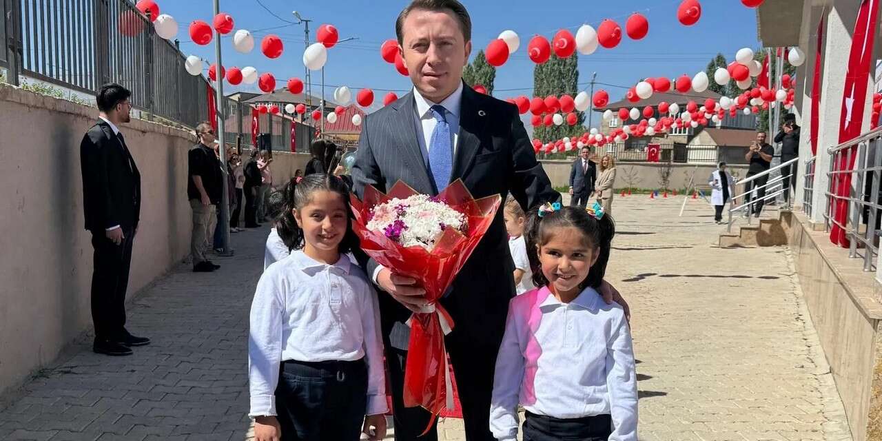 Yüksekova’da İlköğretim Haftası programı düzenlendi
