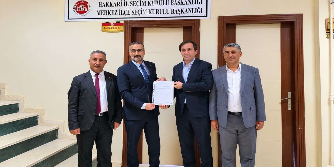 MHP'li Öztepe mazbatasını aldı