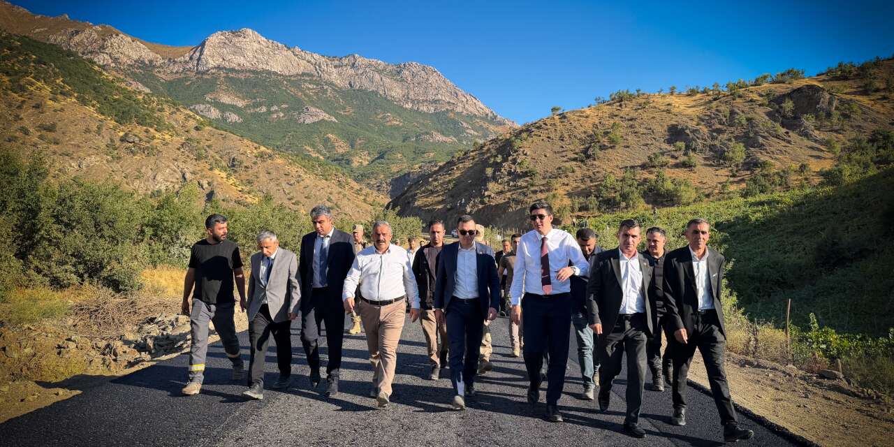 Vali Yardımcısı Zor, sınırdaki asfalt çalışanlarını denetledi