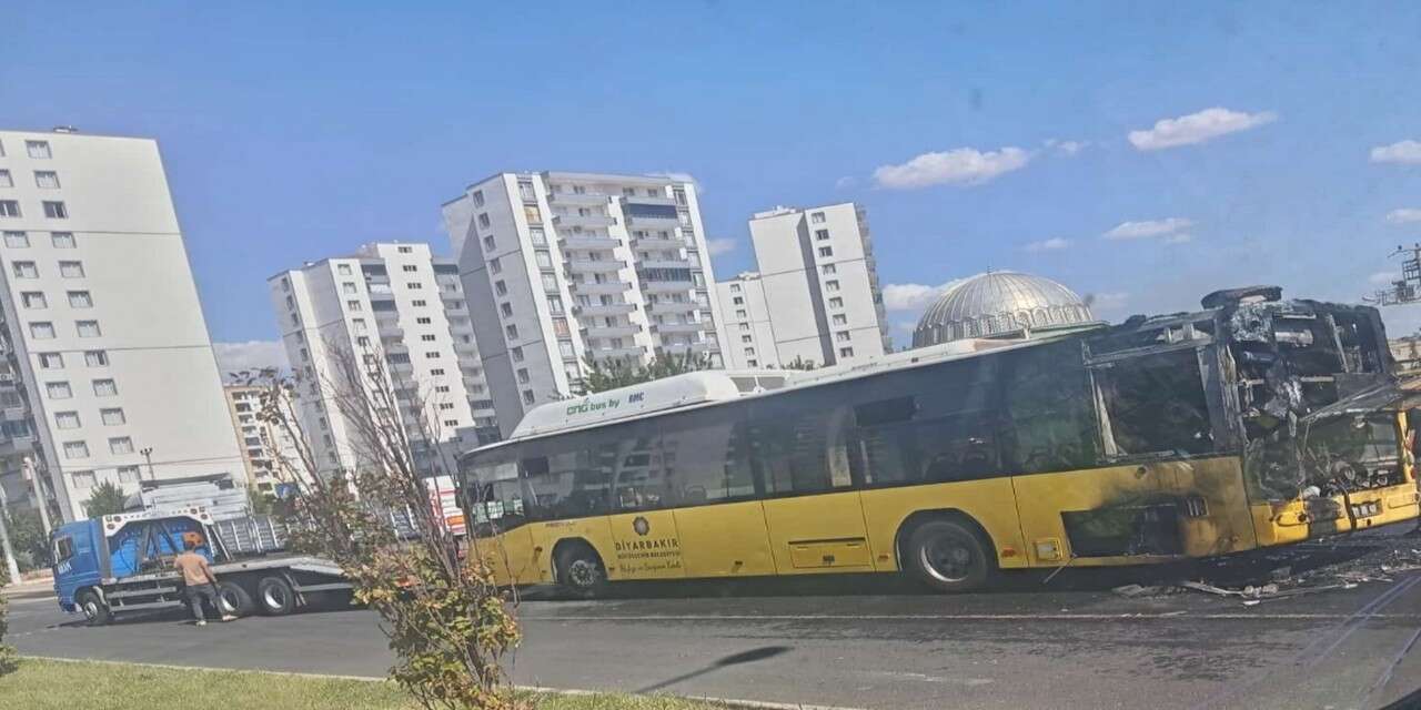 Diyarbakır’da Belediye otobüsünde yangın paniği