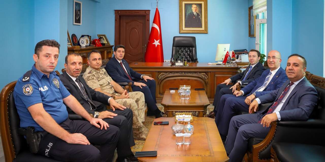 Hülür ve başkanlardan Şemdinli Belediyesi’ne ziyaret