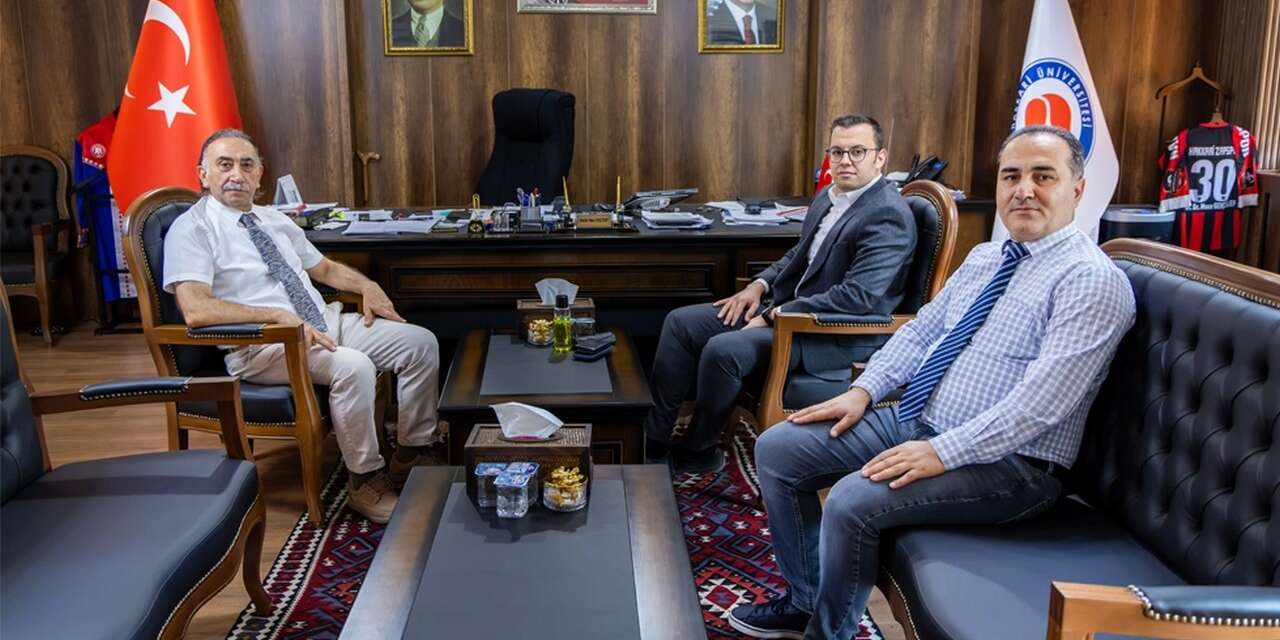 Hakkari 2. İdare Mahkemesi Başkanı Bayram’dan Rektör Gençcelep’e iade-i ziyaret