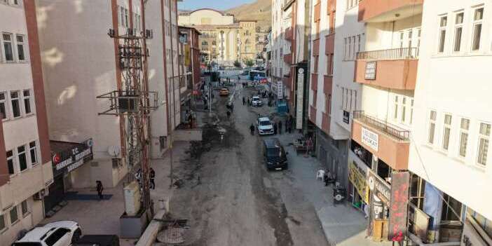Hakkari Altay Caddesi yeni görünümüne kavuşuyor