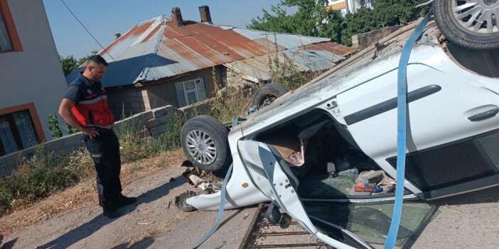 Erciş’te Otomobil İstinat Duvarından Düştü: 1 Yaralı